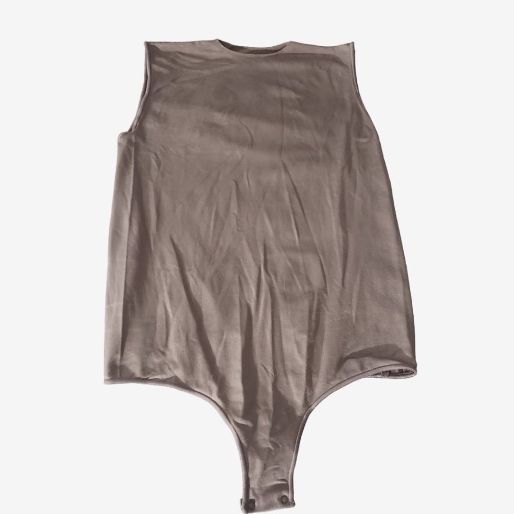 CT761 Skims NWOT Essential Crew Neck Sleeveless Bodysuit Thong GrayBrownish S/M